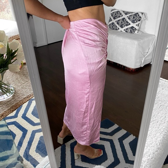 💕 ZARA PINK SATIN SIDE RUCHED SLIT MIDI SKIRT! - Picture 3 of 16